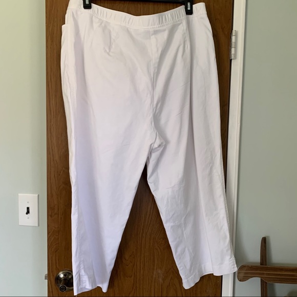 Size 22w white capri - Picture 4 of 4